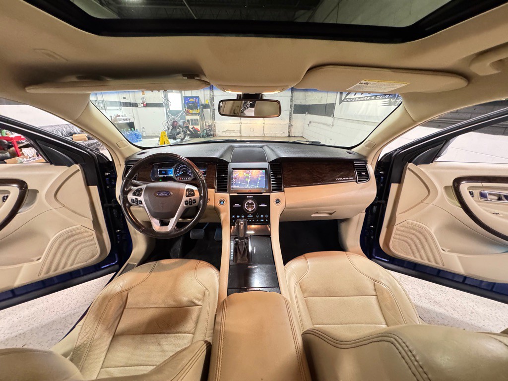 2013 Ford Taurus Image 21