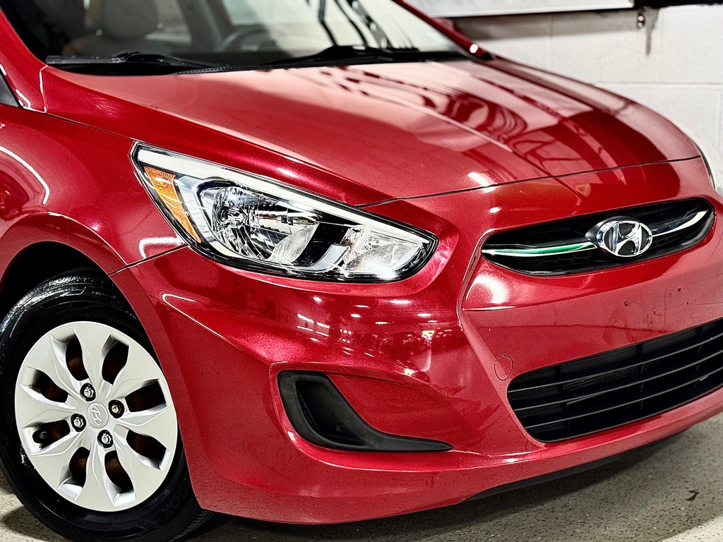 2015 Hyundai Accent Image 2