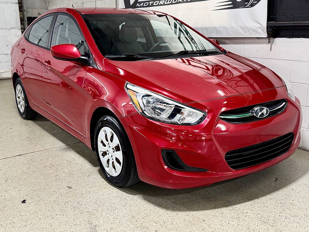 2015 Hyundai Accent Image 4