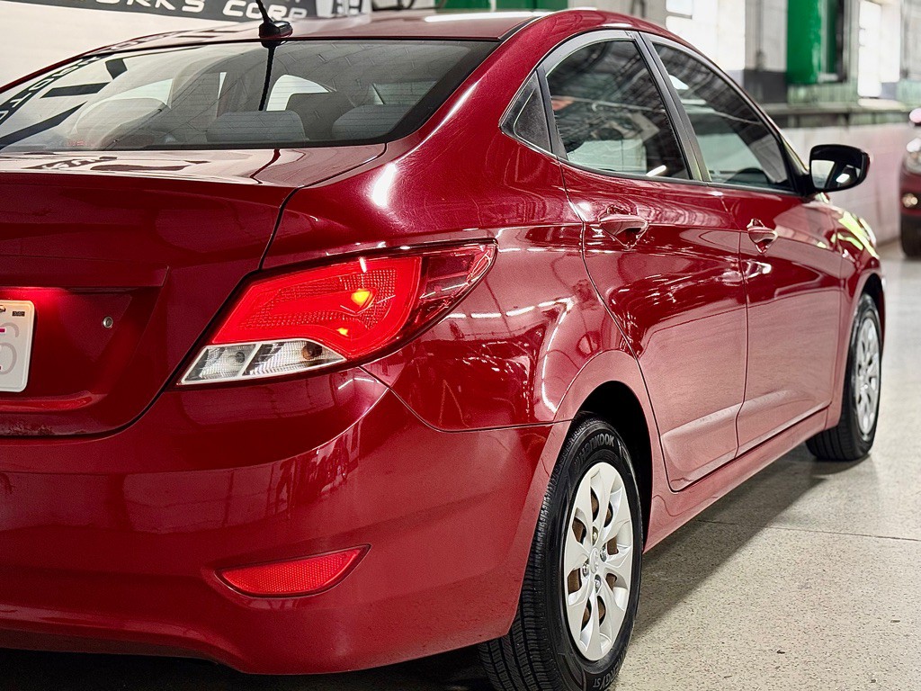 2015 Hyundai Accent Image 9