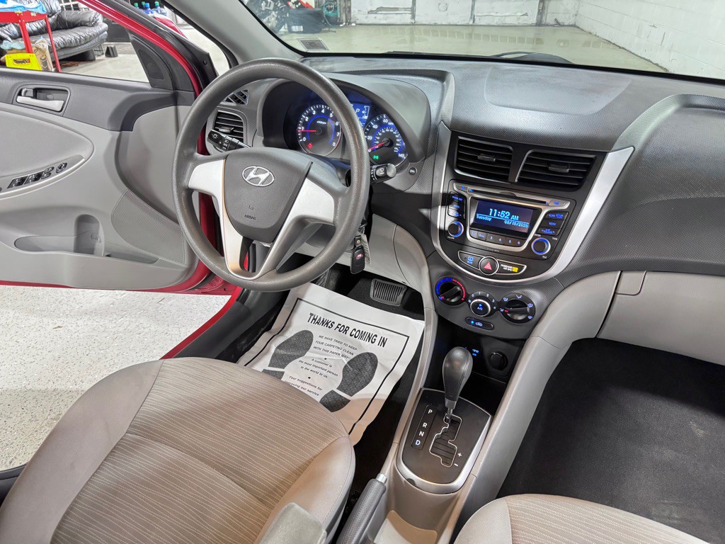 2015 Hyundai Accent Image 18