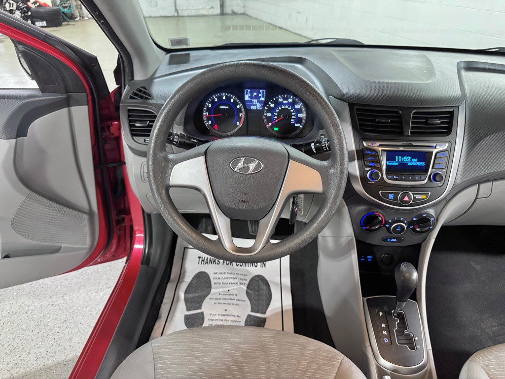 2015 Hyundai Accent Image 19