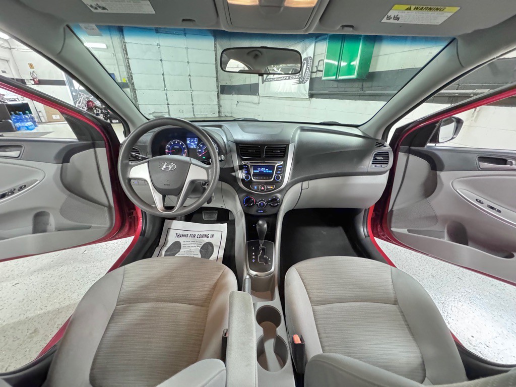 2015 Hyundai Accent Image 20