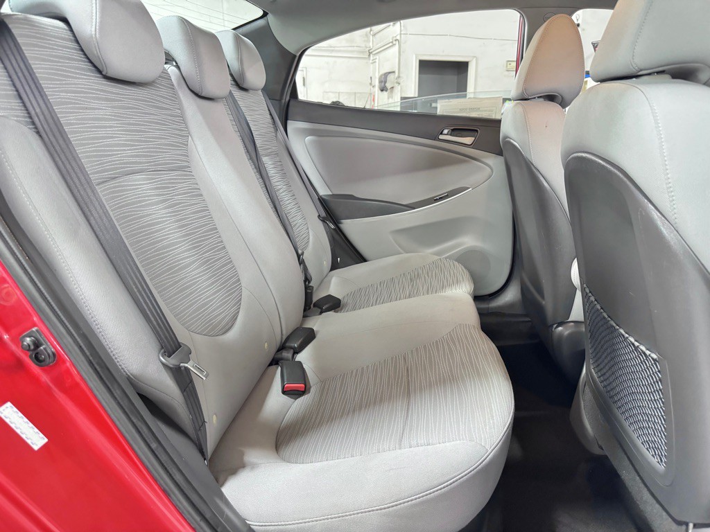 2015 Hyundai Accent Image 21