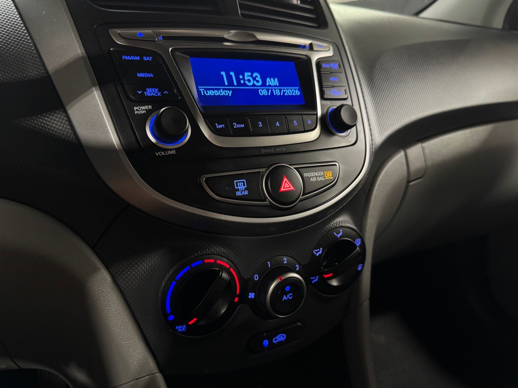 2015 Hyundai Accent Image 23