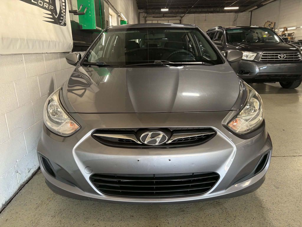 2014 Hyundai Accent Image 3