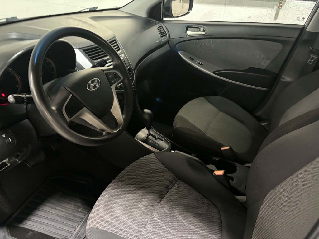 2014 Hyundai Accent Image 13
