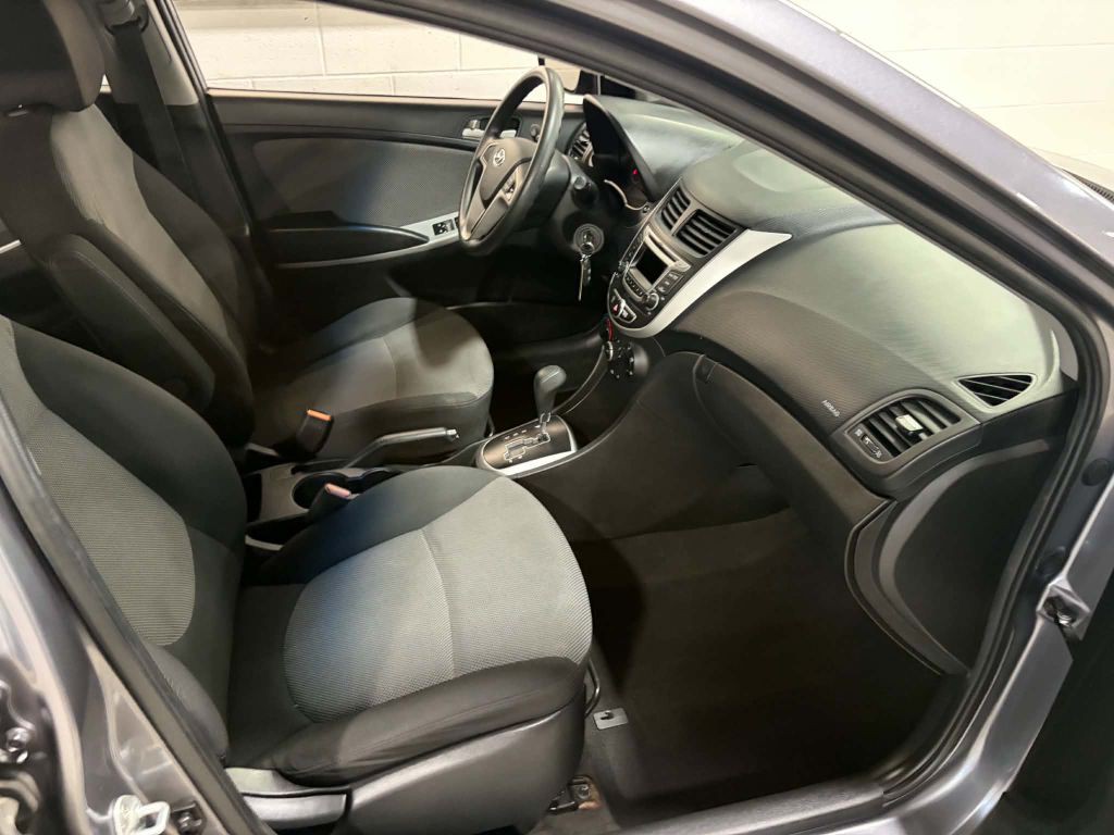 2014 Hyundai Accent Image 15