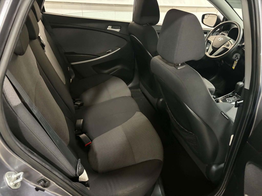 2014 Hyundai Accent Image 16