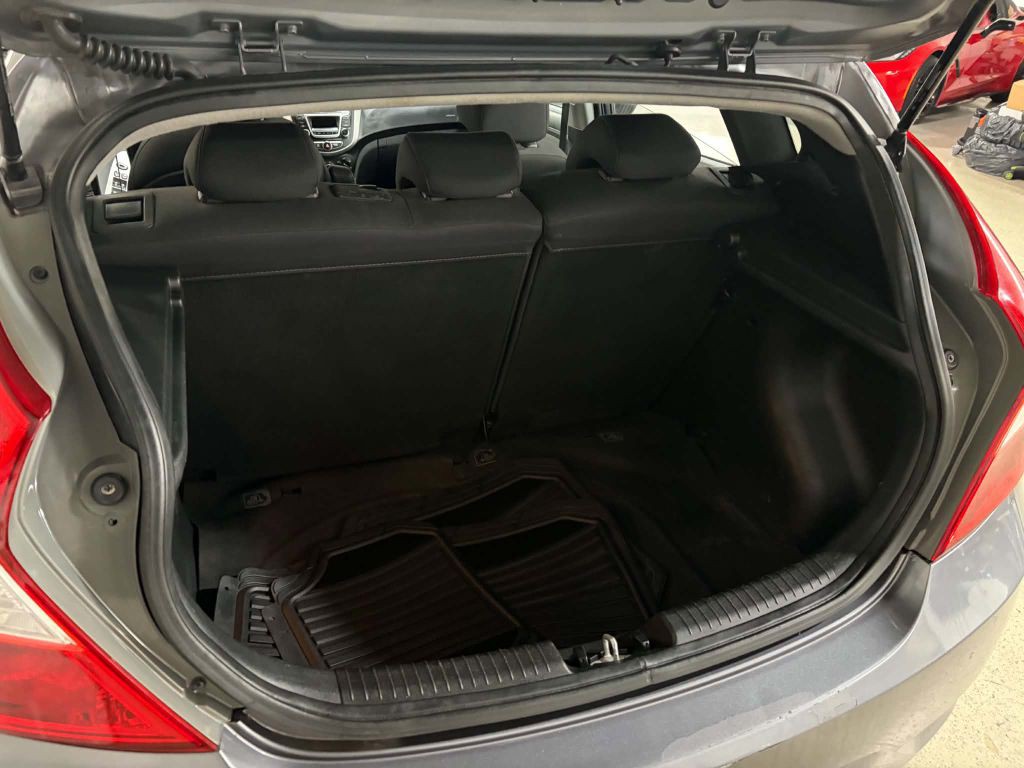 2014 Hyundai Accent Image 17
