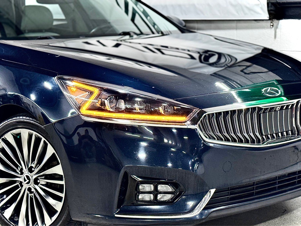 2017 Kia Cadenza Image 2