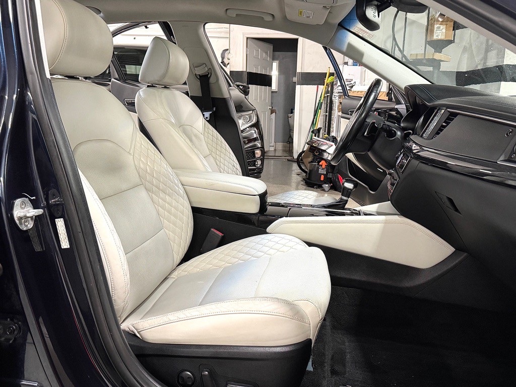 2017 Kia Cadenza Image 18