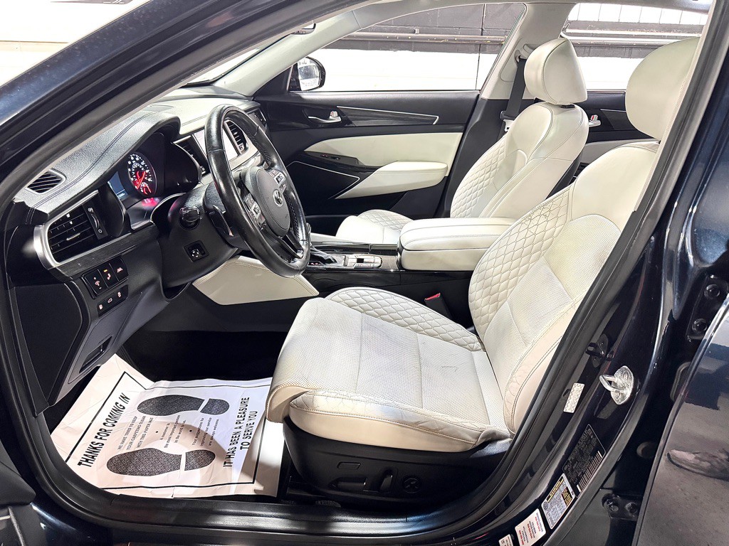 2017 Kia Cadenza Image 20
