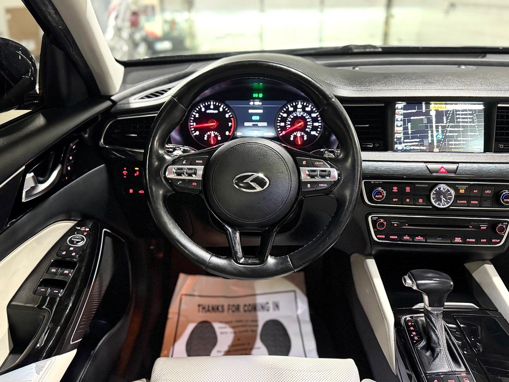 2017 Kia Cadenza Image 23