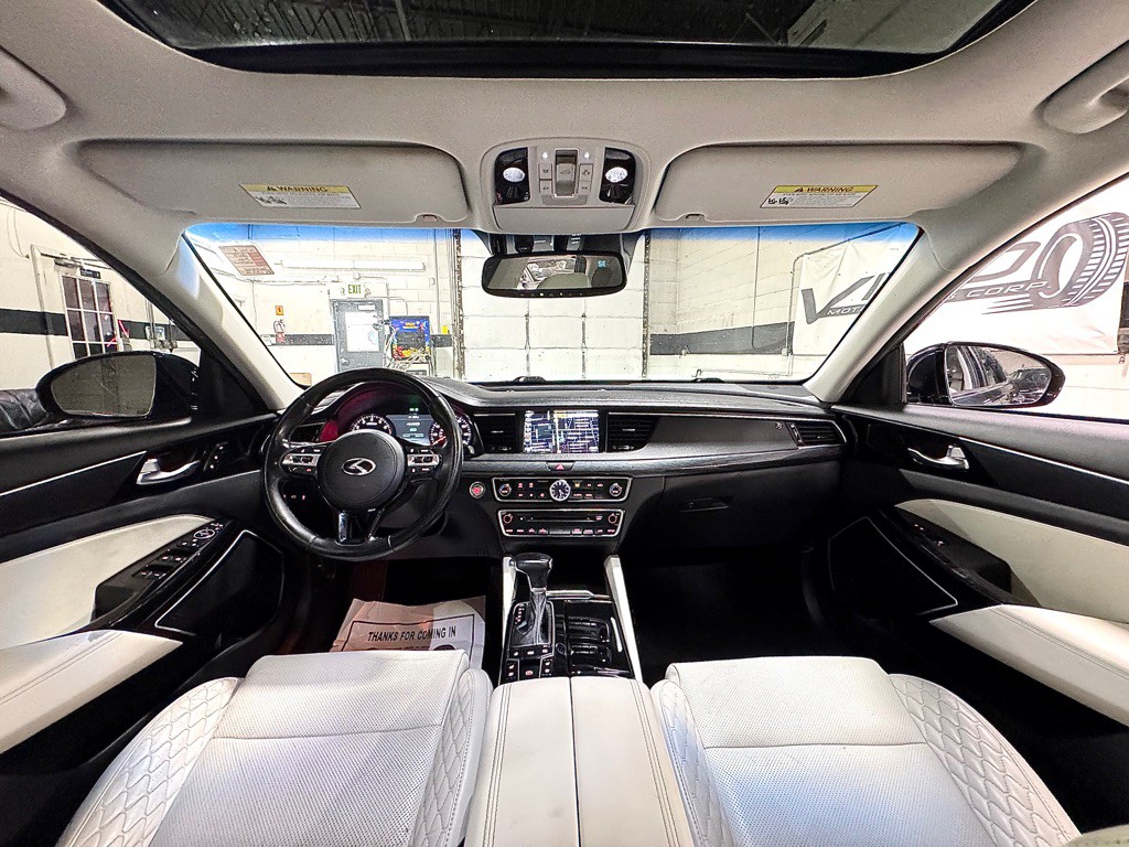 2017 Kia Cadenza Image 24