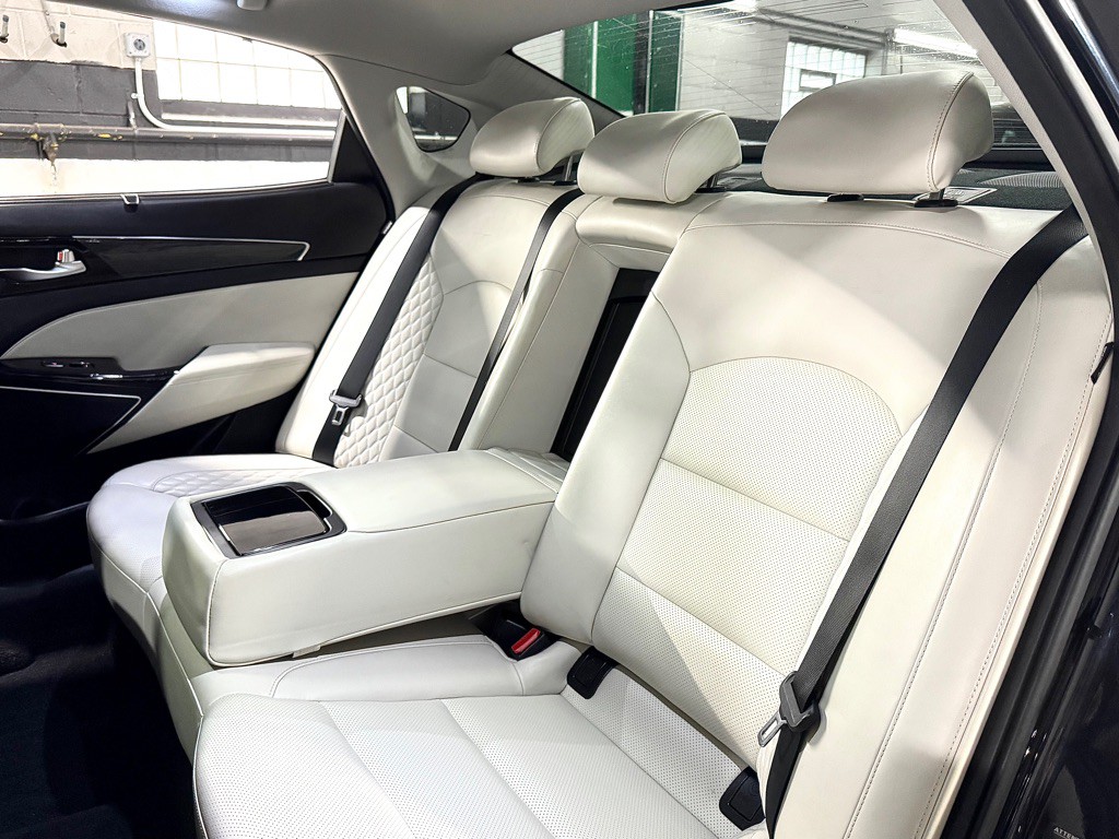 2017 Kia Cadenza Image 28