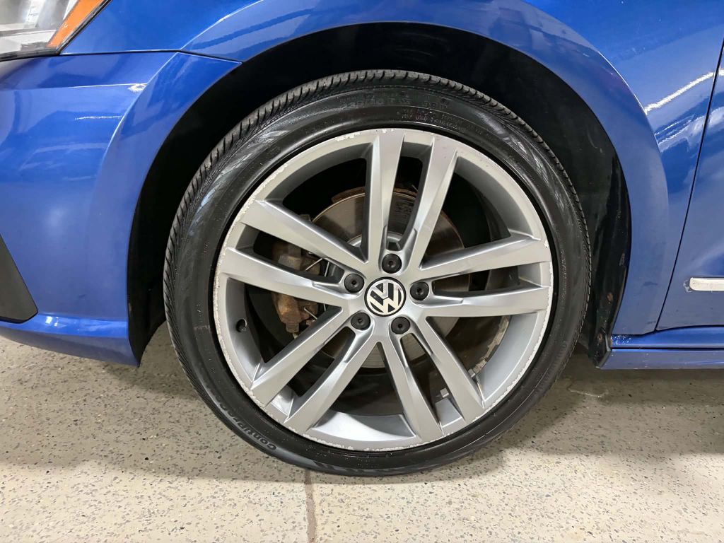 2017 Volkswagen Passat Image 11