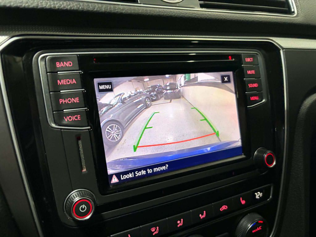2017 Volkswagen Passat Image 14