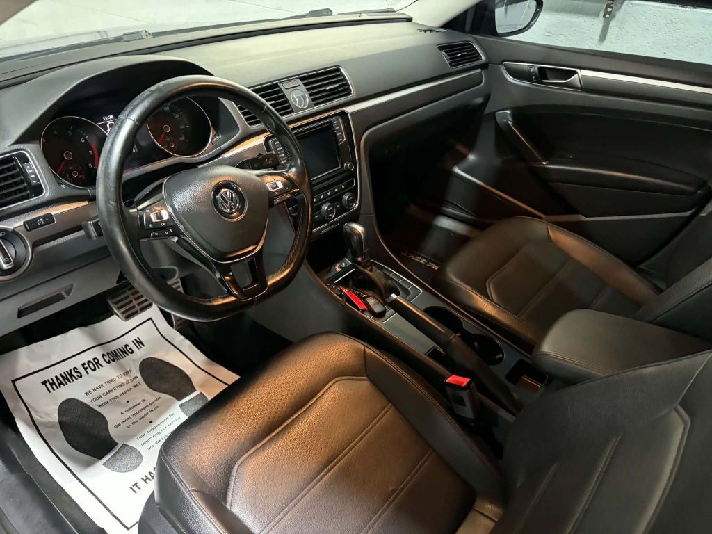2017 Volkswagen Passat Image 15