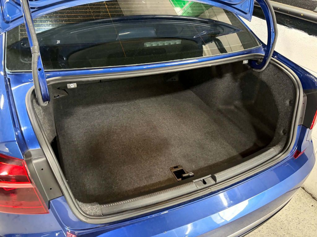 2017 Volkswagen Passat Image 18