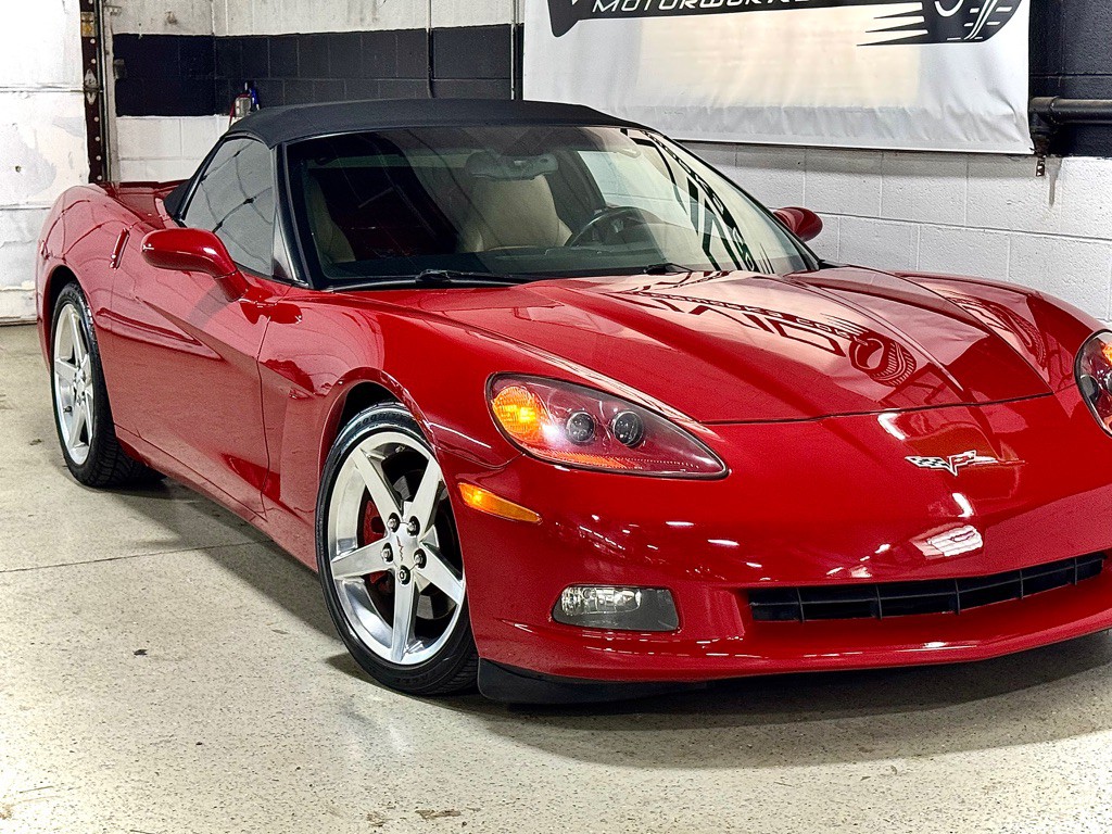 2005 Chevrolet Corvette Image 2