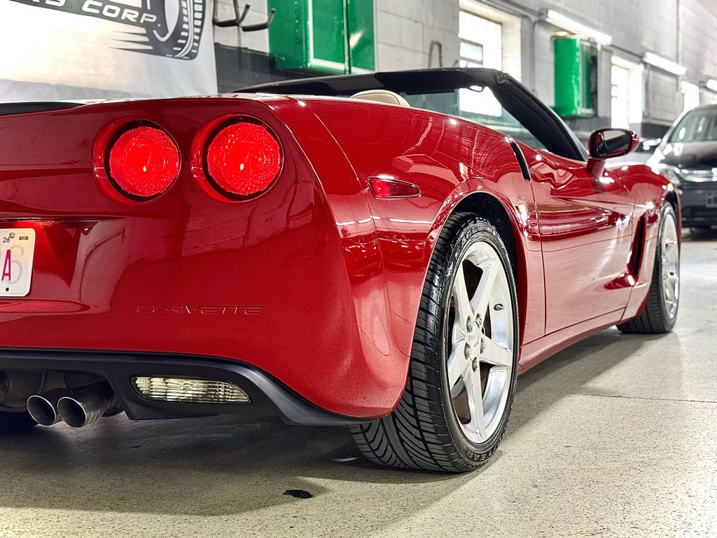 2005 Chevrolet Corvette Image 13