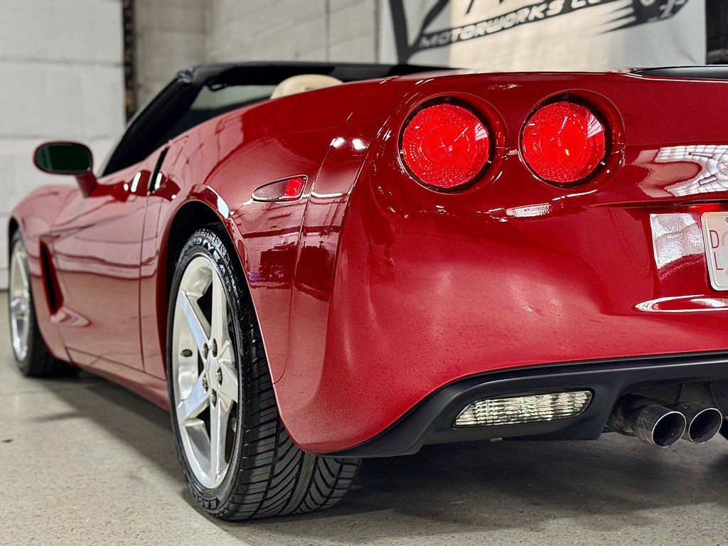2005 Chevrolet Corvette Image 22