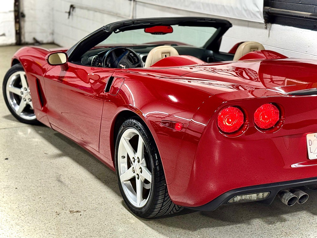2005 Chevrolet Corvette Image 24