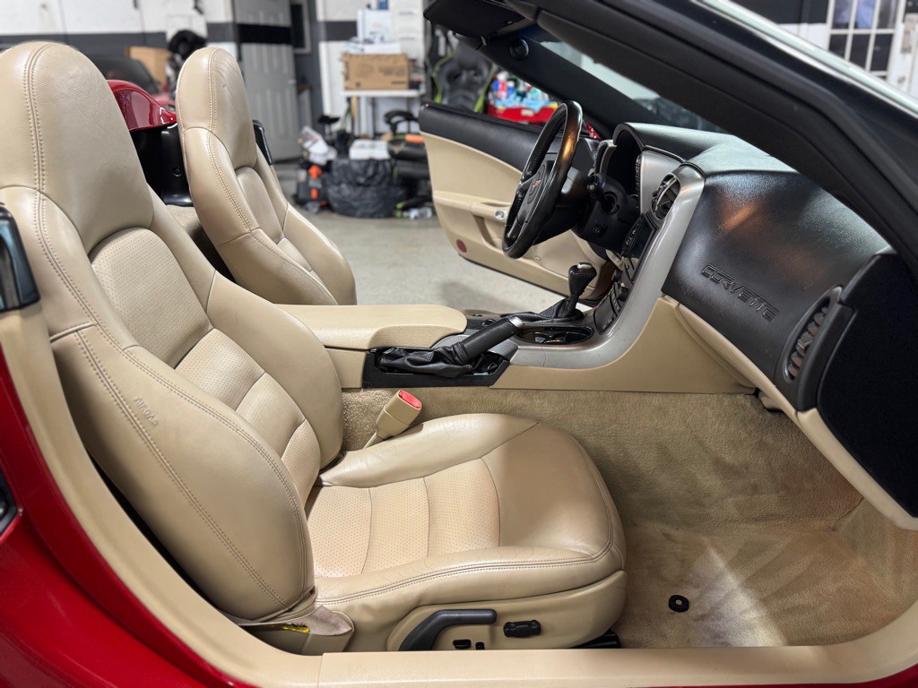 2005 Chevrolet Corvette Image 31