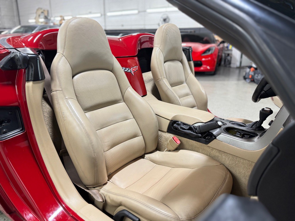 2005 Chevrolet Corvette Image 32
