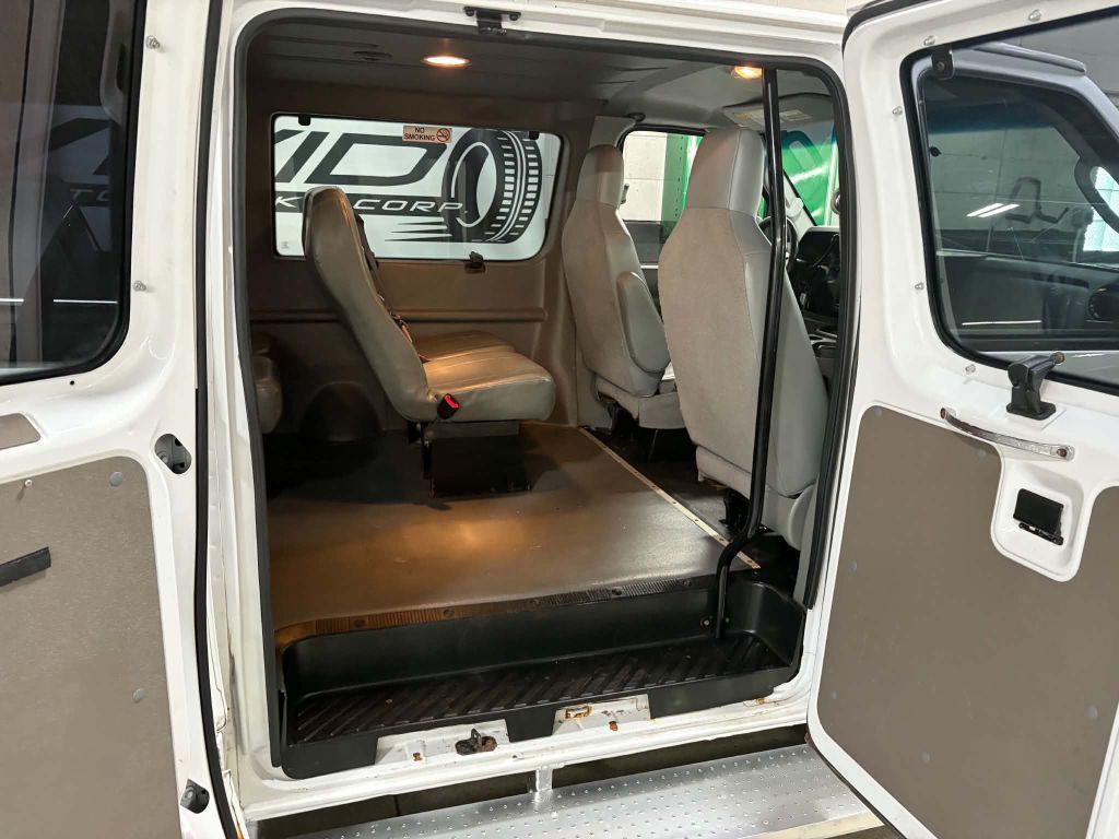 2013 Ford Econoline Image 17