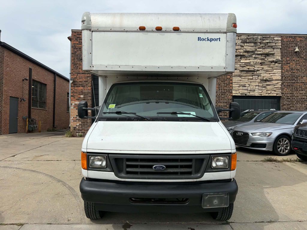 2004 Ford Econoline Image 2