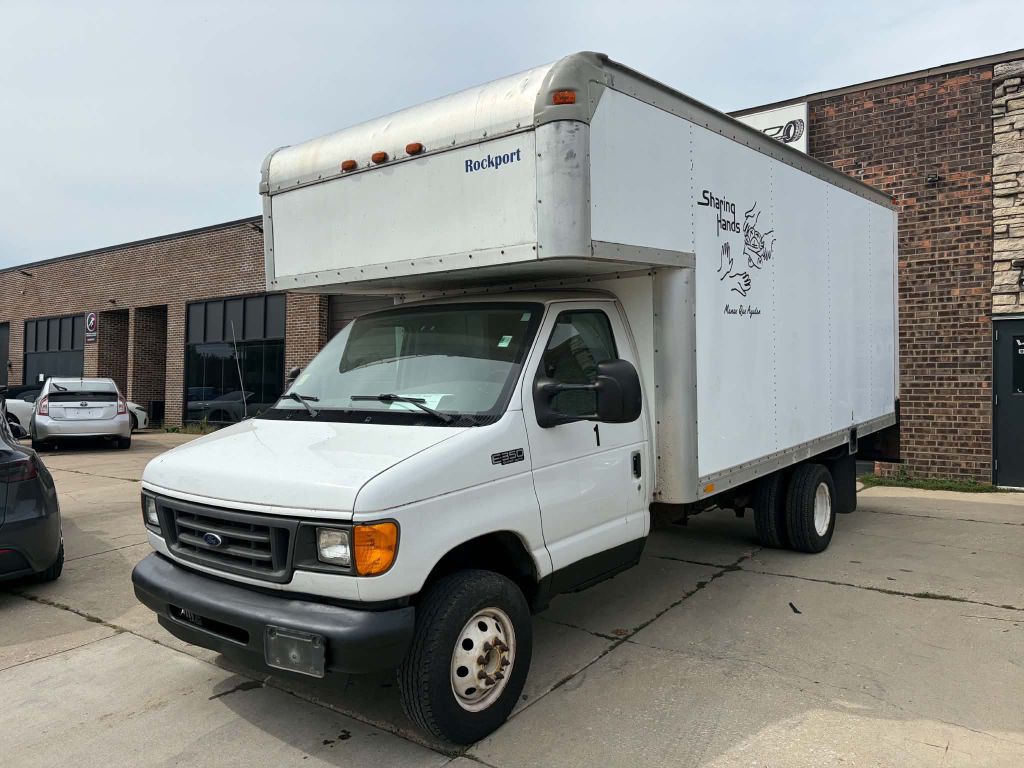 2004 Ford Econoline Image 3