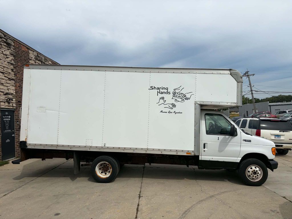 2004 Ford Econoline Image 4