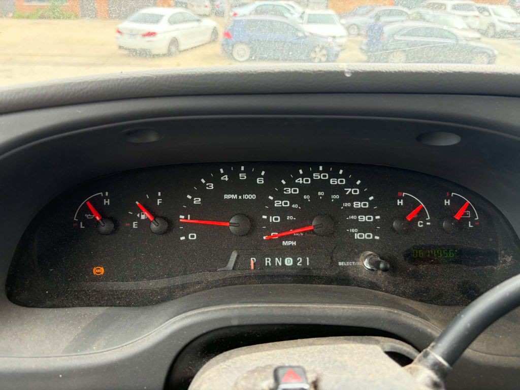 2004 Ford Econoline Image 11
