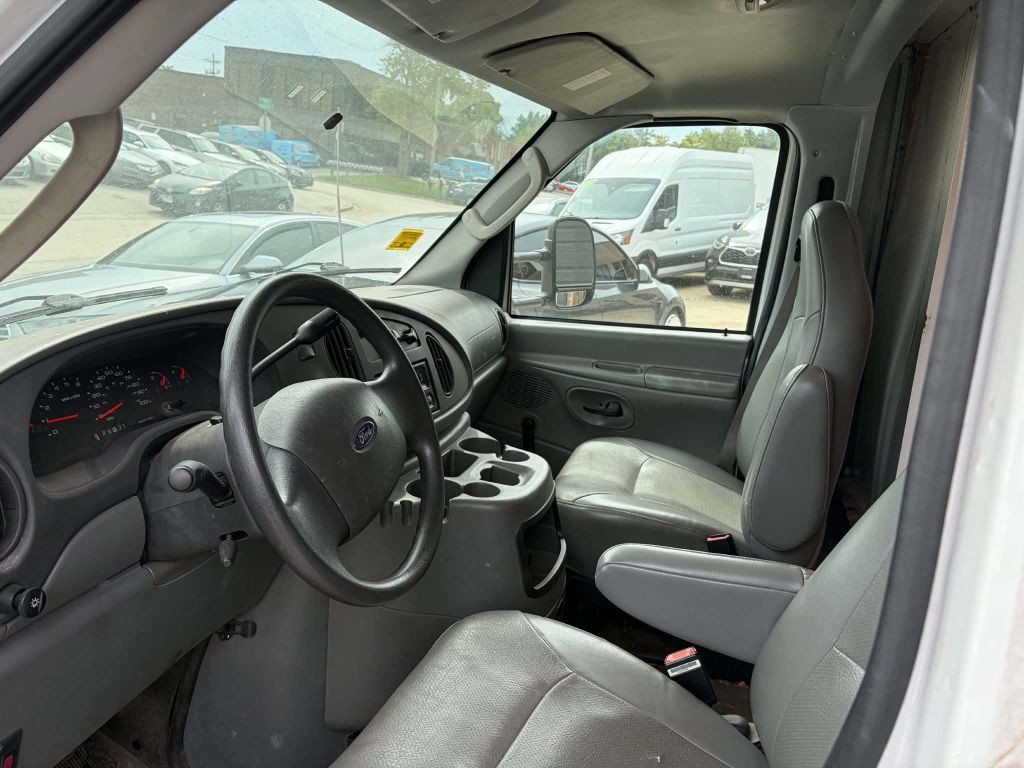 2004 Ford Econoline Image 12