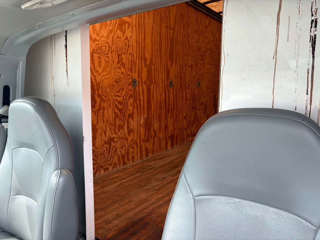2004 Ford Econoline Image 13
