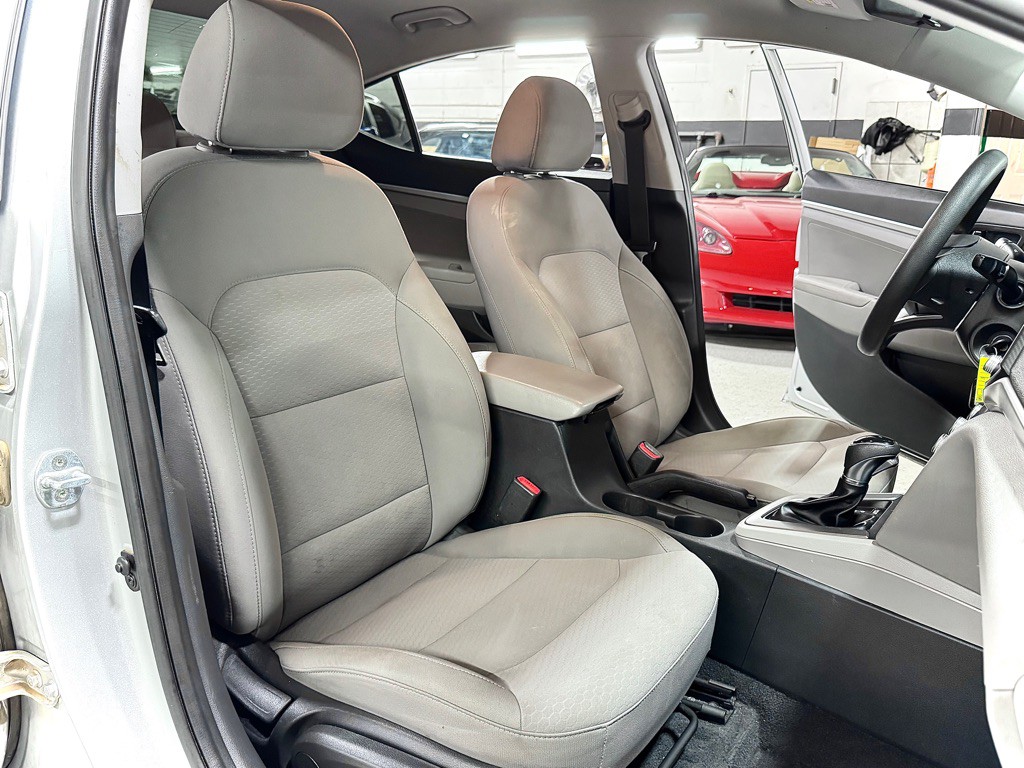 2020 Hyundai Elantra Image 18