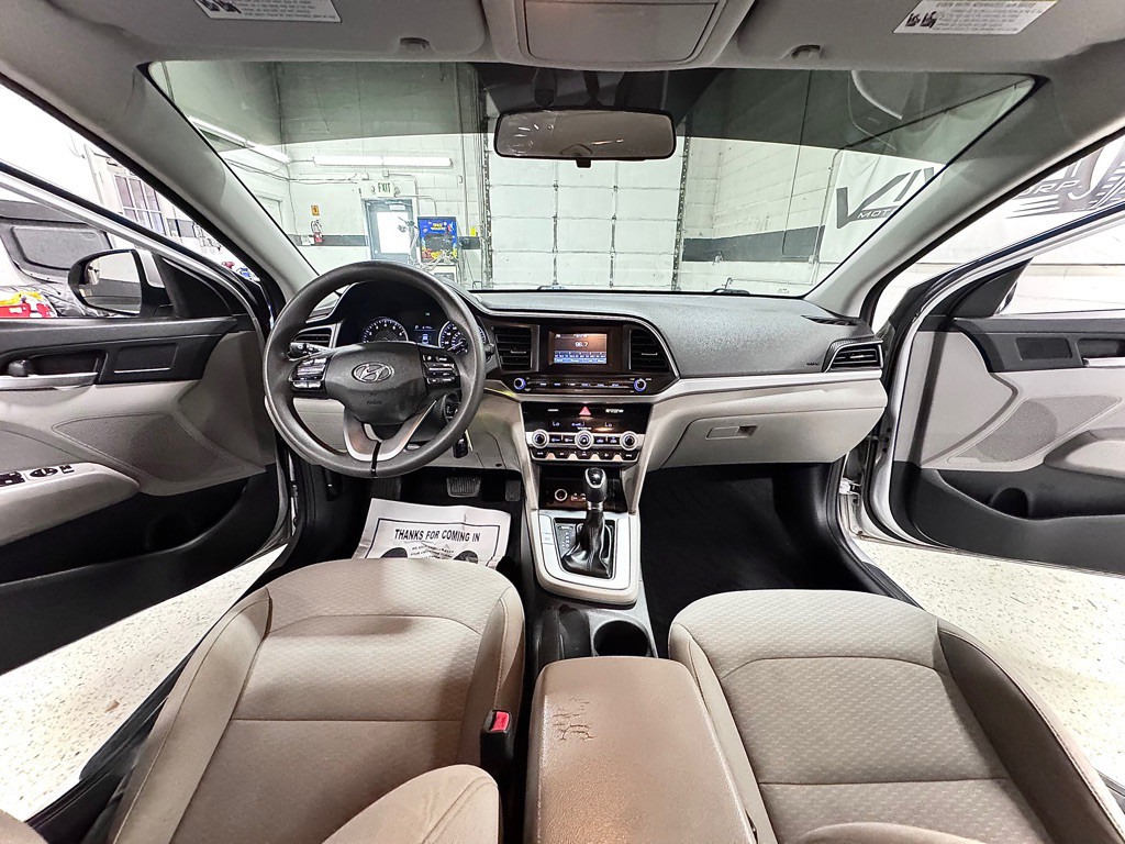 2020 Hyundai Elantra Image 20