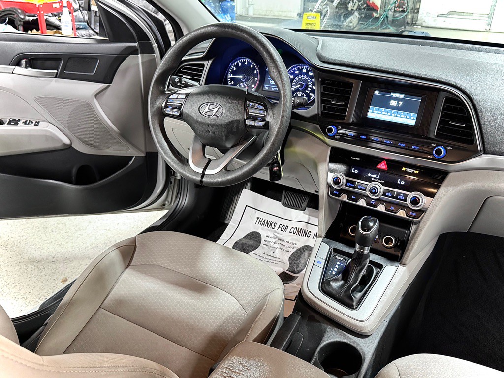 2020 Hyundai Elantra Image 22