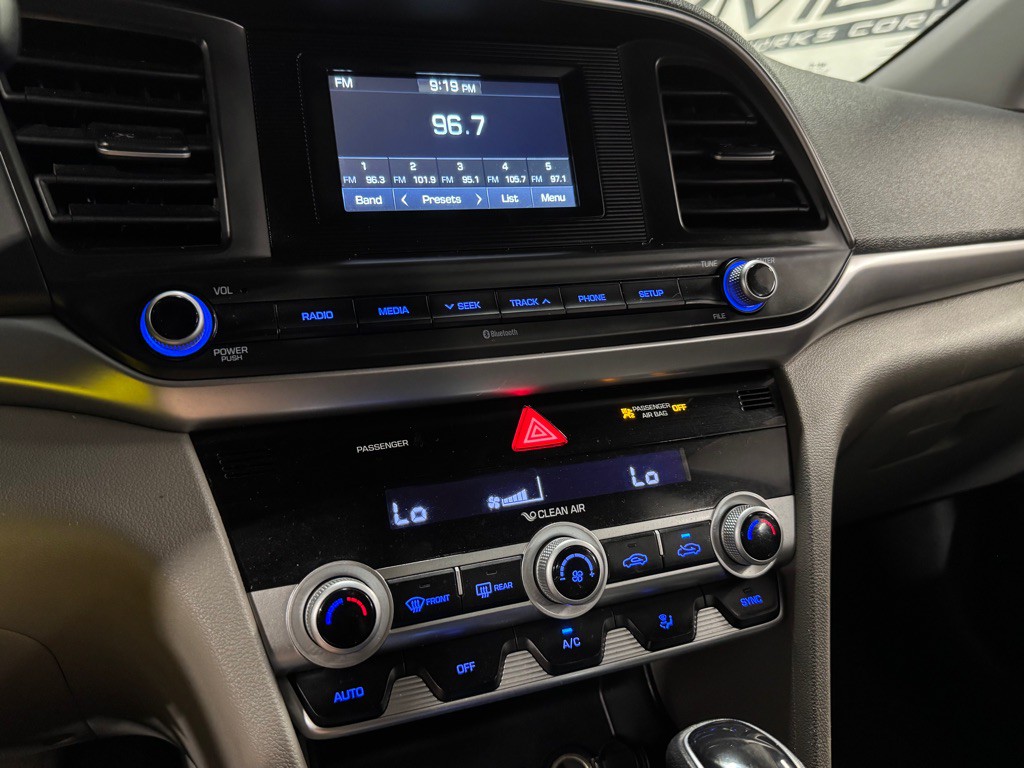 2020 Hyundai Elantra Image 26