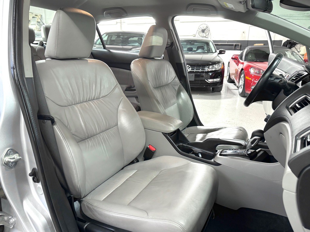 2015 Honda Civic Image 16