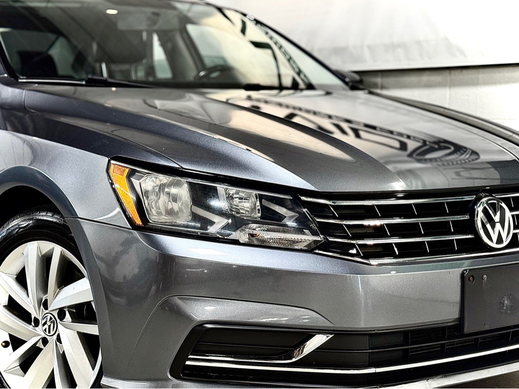 2018 Volkswagen Passat Image 2