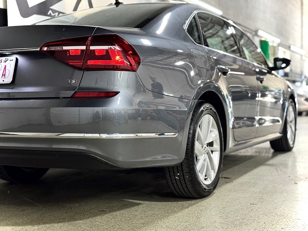 2018 Volkswagen Passat Image 9