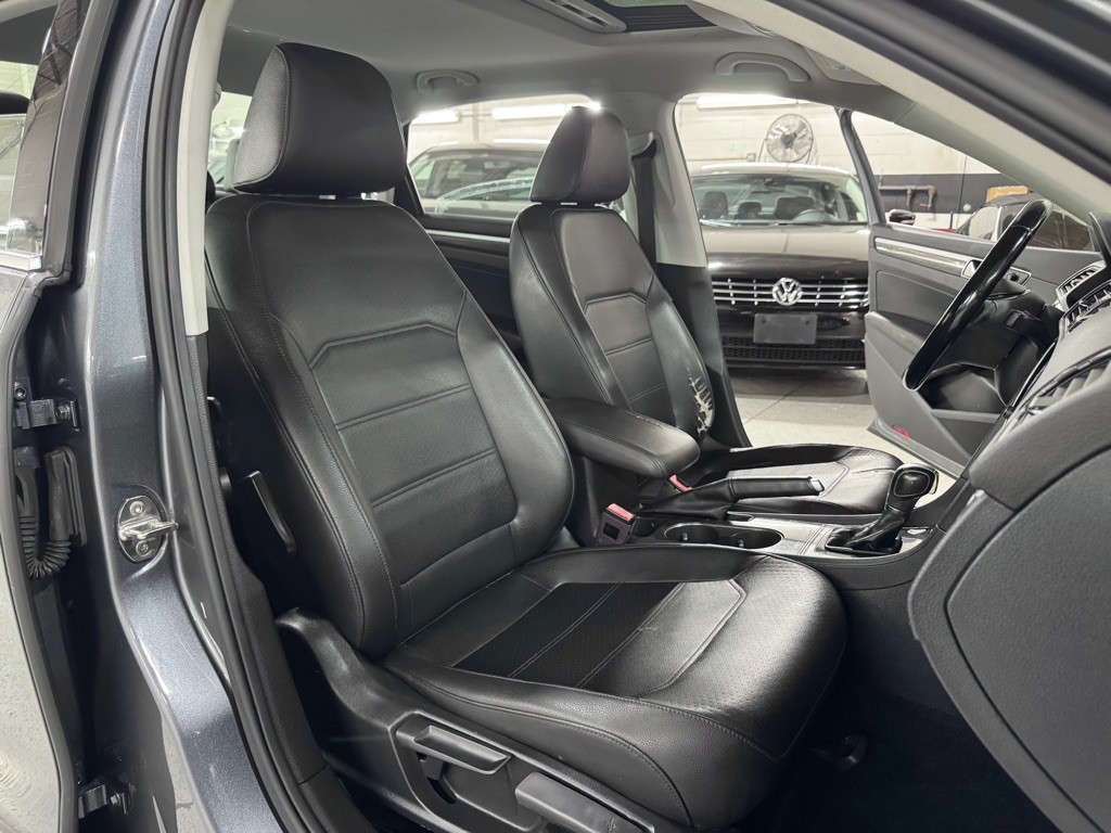 2018 Volkswagen Passat Image 18