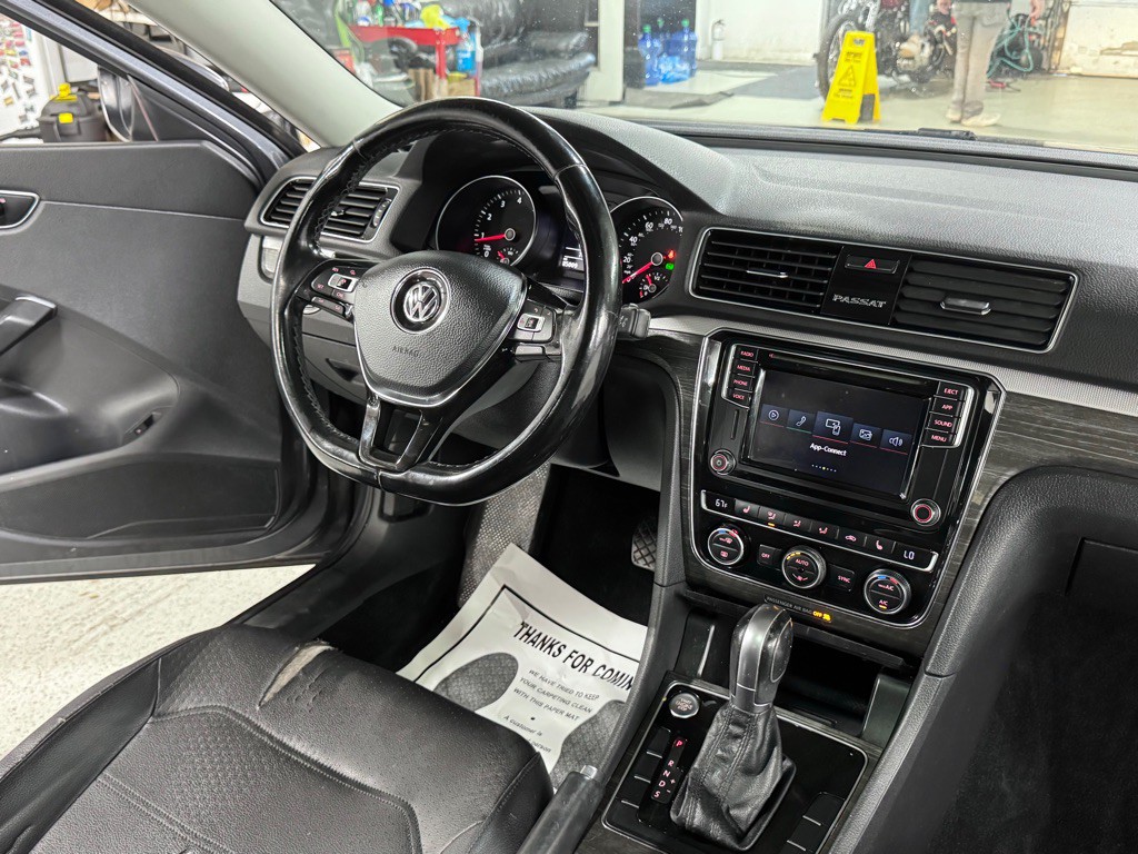2018 Volkswagen Passat Image 21