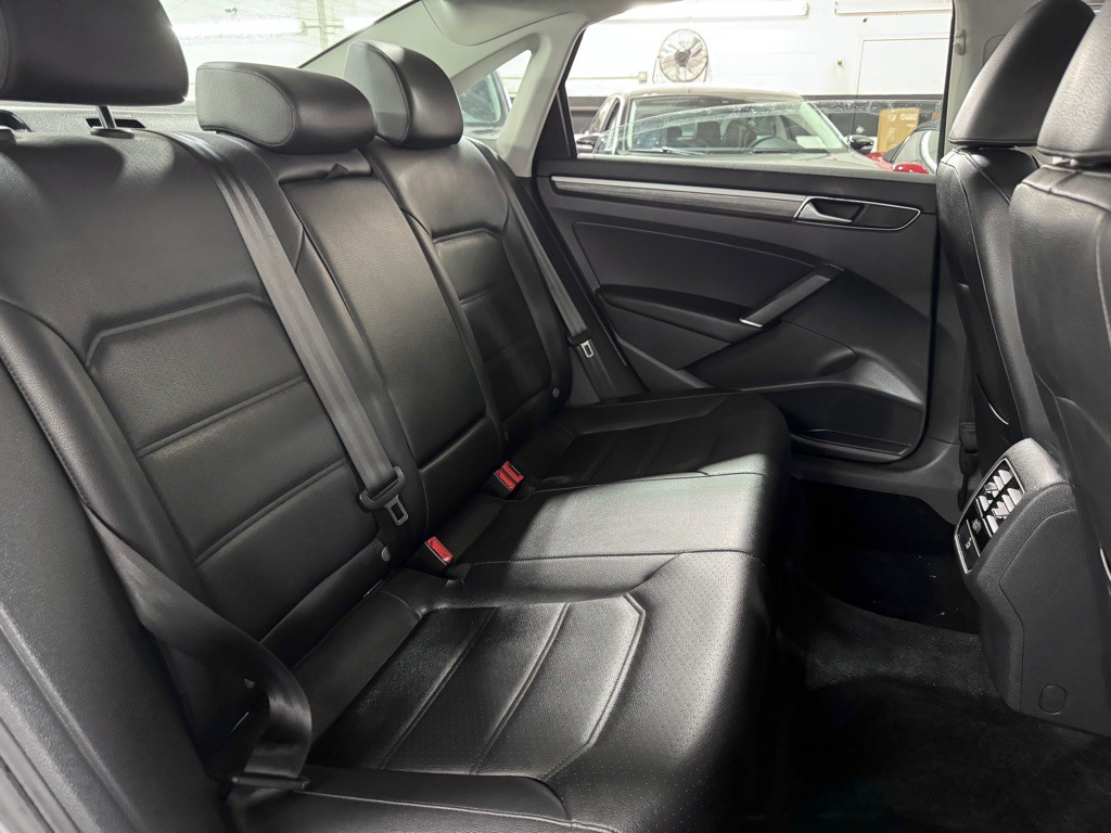 2018 Volkswagen Passat Image 23