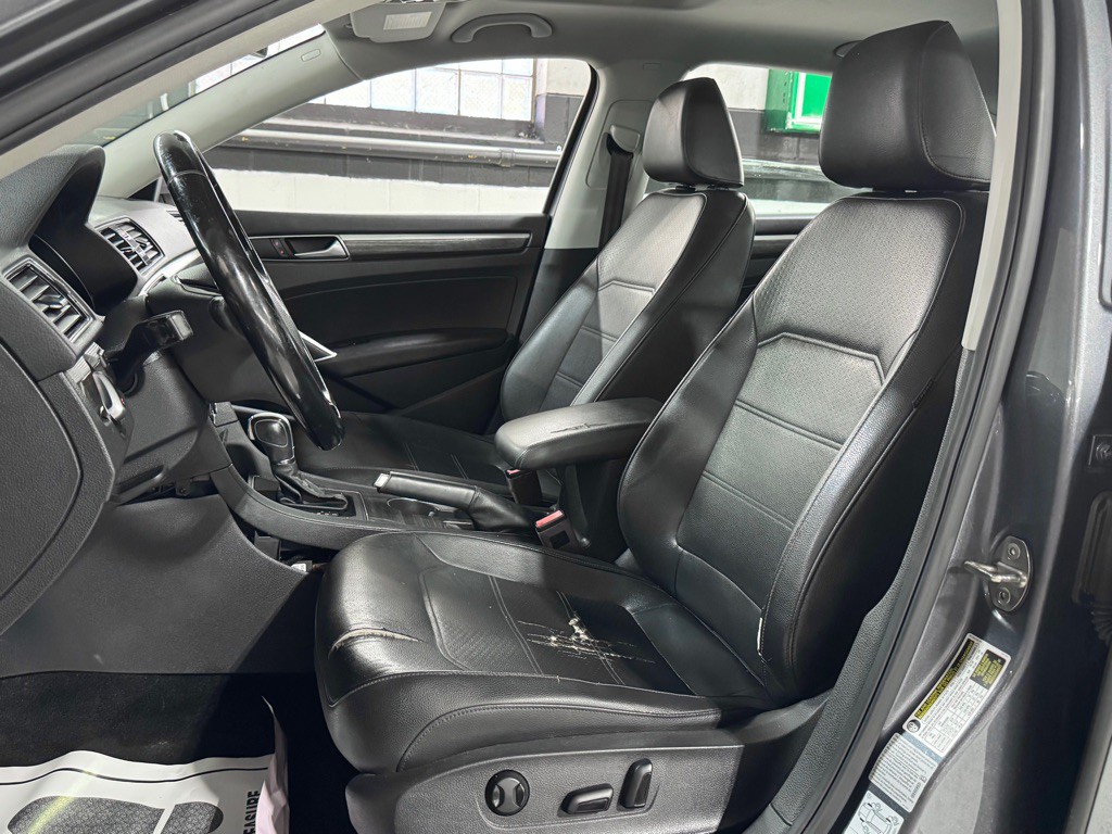 2018 Volkswagen Passat Image 24
