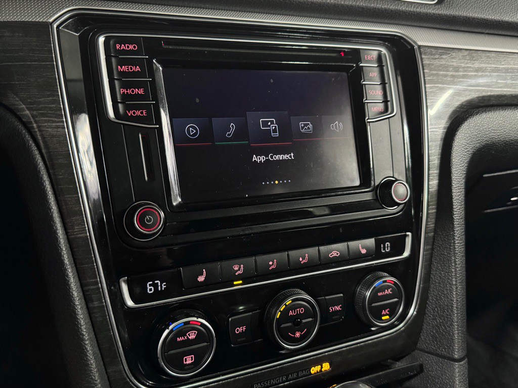 2018 Volkswagen Passat Image 27