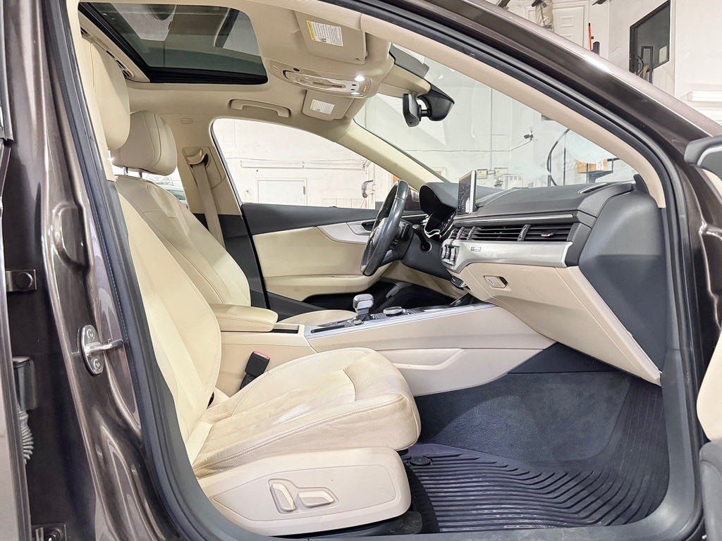 2017 Audi A4 Image 25